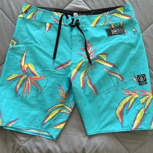 VOLCOM Board Shorts NWT
